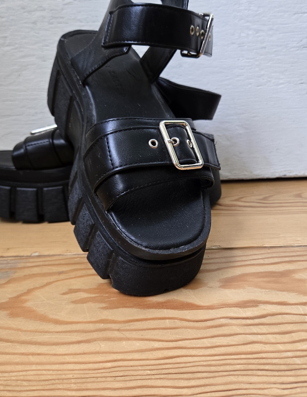 Black Chunky Platform Buckle Sandals EU 39 US 8
